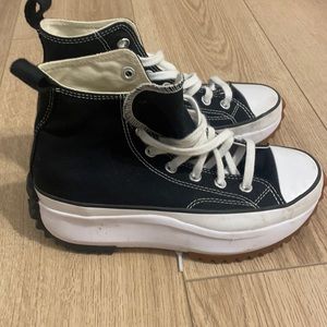 Black platform converse in a size Wo-6.5